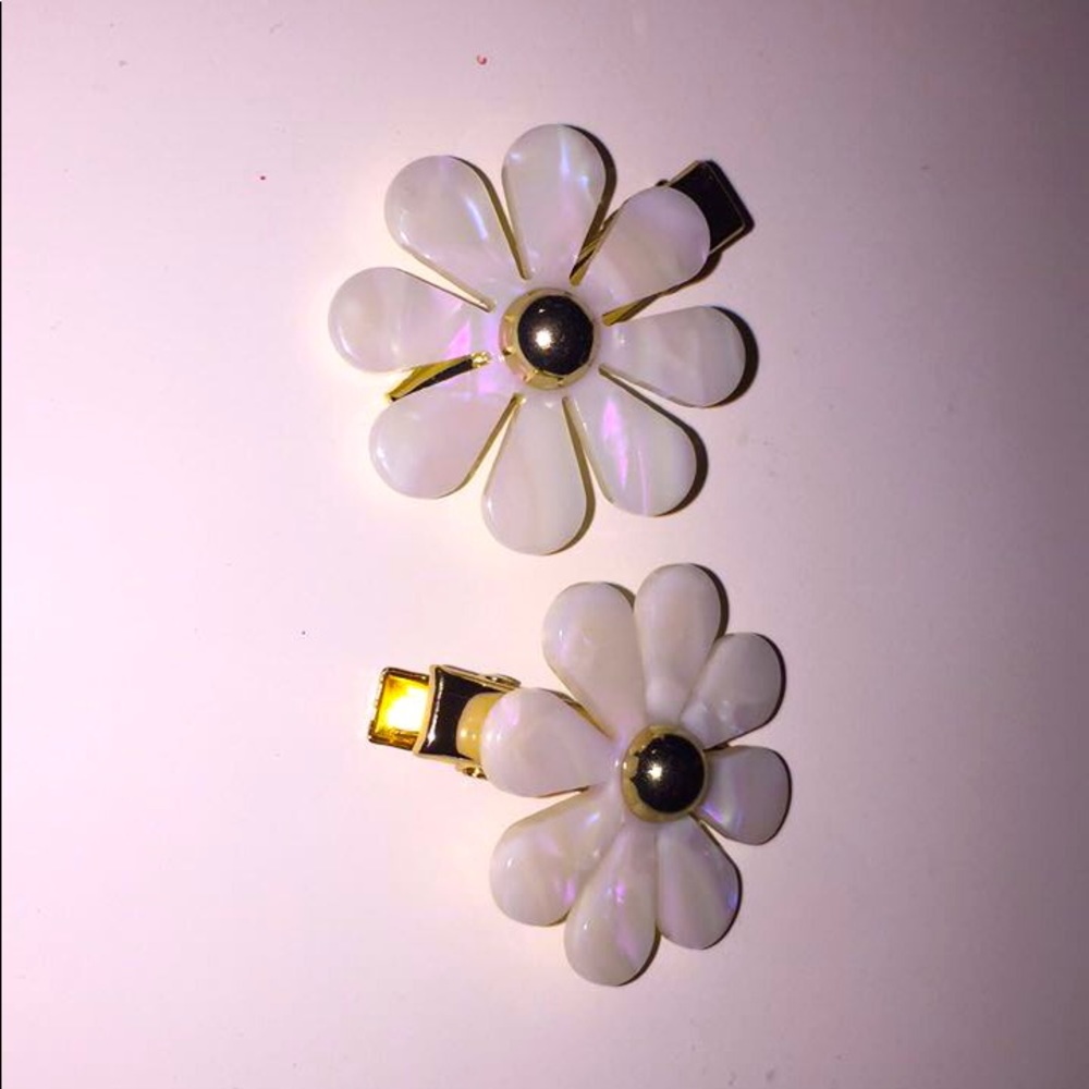 White flower hair clips🌸